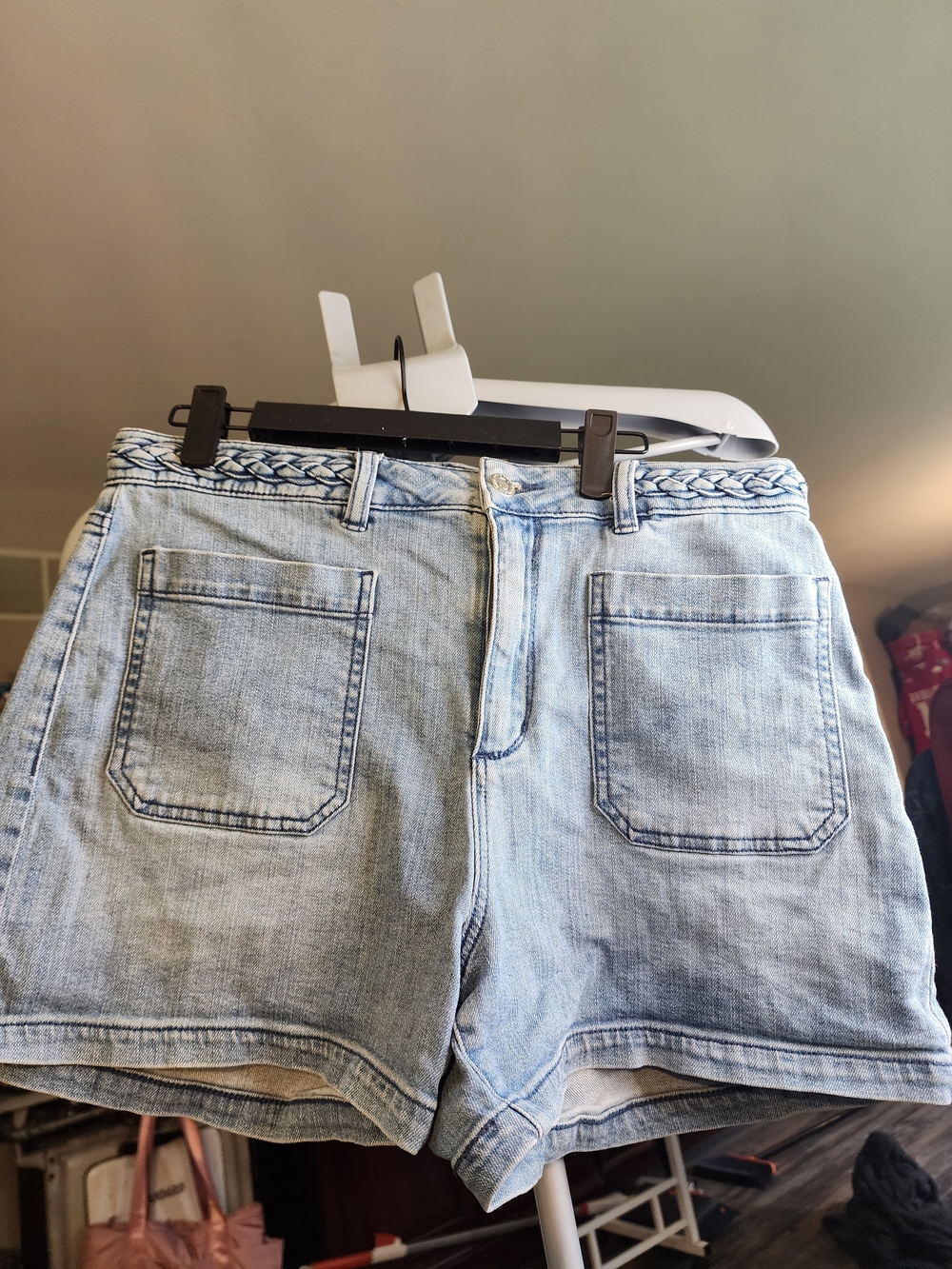 Dynamite Light Wash Braided-Waist Denim Shorts